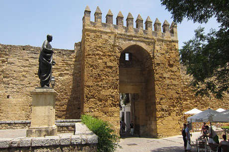 La Hospedería de Ana / Puerta de Almodóvar